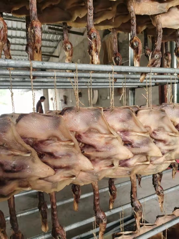 益陽瑪山產(chǎn)業(yè)機械有限公司，湖南益陽螺旋風管廠家，熱風食品烤房